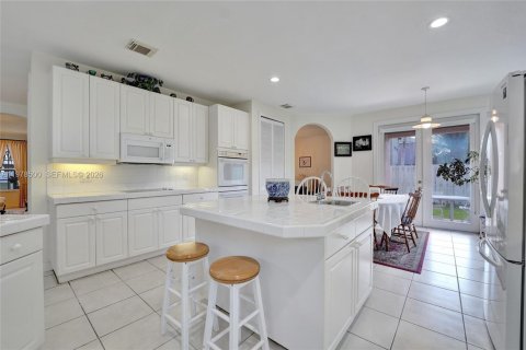 House in Miramar, Florida 5 bedrooms, 343 sq.m. № 2043328 - photo 16