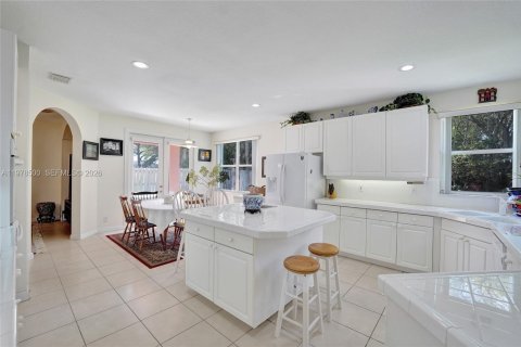House in Miramar, Florida 5 bedrooms, 343 sq.m. № 2043328 - photo 22