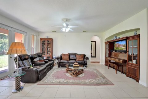 House in Miramar, Florida 5 bedrooms, 343 sq.m. № 2043328 - photo 29