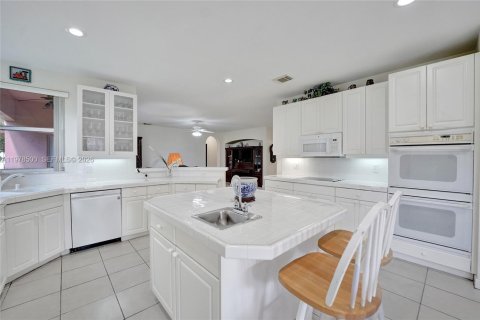 House in Miramar, Florida 5 bedrooms, 343 sq.m. № 2043328 - photo 18