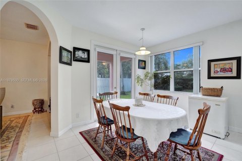 House in Miramar, Florida 5 bedrooms, 343 sq.m. № 2043328 - photo 24