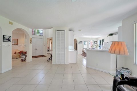 House in Miramar, Florida 5 bedrooms, 343 sq.m. № 2043328 - photo 25