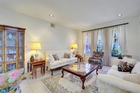 House in Miramar, Florida 5 bedrooms, 343 sq.m. № 2043328 - photo 15