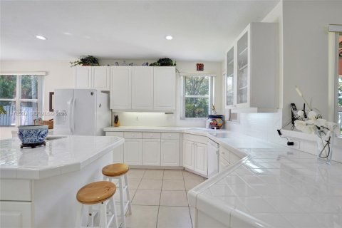 House in Miramar, Florida 5 bedrooms, 343 sq.m. № 2043328 - photo 21