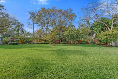 House in Miramar, Florida 5 bedrooms, 343 sq.m. № 2043328 - photo 5