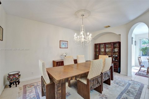 House in Miramar, Florida 5 bedrooms, 343 sq.m. № 2043328 - photo 11