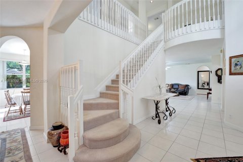 House in Miramar, Florida 5 bedrooms, 343 sq.m. № 2043328 - photo 9