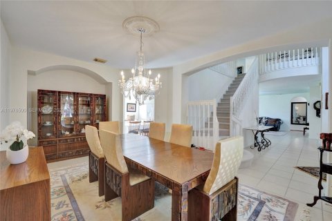 House in Miramar, Florida 5 bedrooms, 343 sq.m. № 2043328 - photo 13