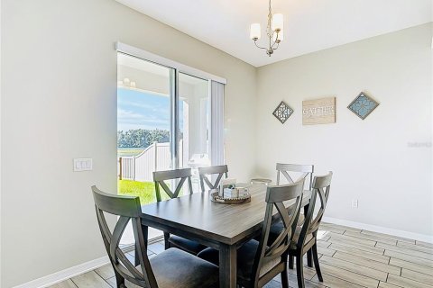 Casa en venta en Zephyrhills, Florida, 4 dormitorios, 240.15 m2 № 1901945 - foto 11