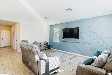 Casa en venta en Zephyrhills, Florida, 4 dormitorios, 240.15 m2 № 1901945 - foto 10