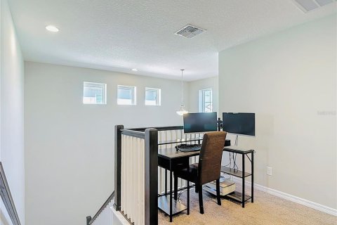 Casa en venta en Zephyrhills, Florida, 4 dormitorios, 240.15 m2 № 1901945 - foto 17