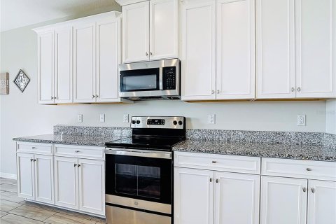 Casa en venta en Zephyrhills, Florida, 4 dormitorios, 240.15 m2 № 1901945 - foto 14