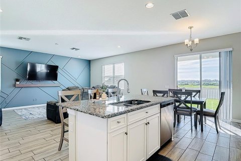 Casa en venta en Zephyrhills, Florida, 4 dormitorios, 240.15 m2 № 1901945 - foto 15