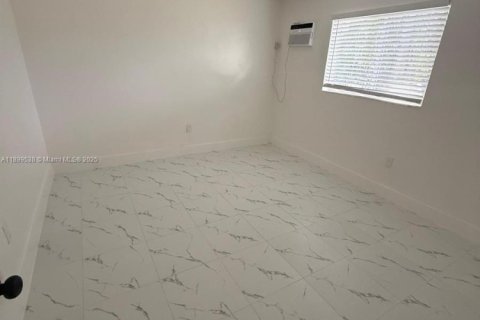 Casa en alquiler en North Miami Beach, Florida, 1 dormitorio, 274.25 m2 № 1950861 - foto 8
