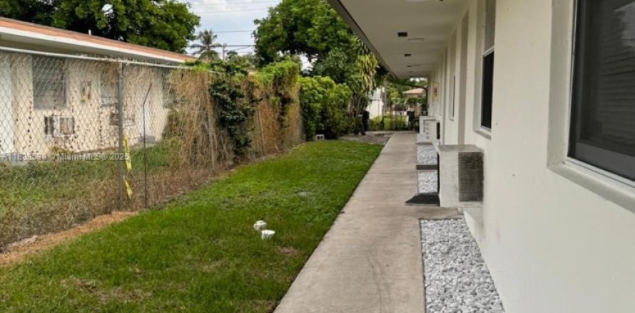 Casa en North Miami Beach, Florida 1 dormitorio, 274.25 m2 № 1950861