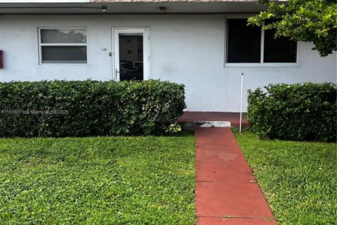 Купить кондоминиум в Санрайз, Флорида 2 спальни, 101.26м2, № 1973984 - фото 16