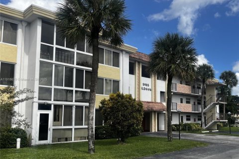 Купить кондоминиум в Санрайз, Флорида 2 спальни, 101.26м2, № 1973984 - фото 1