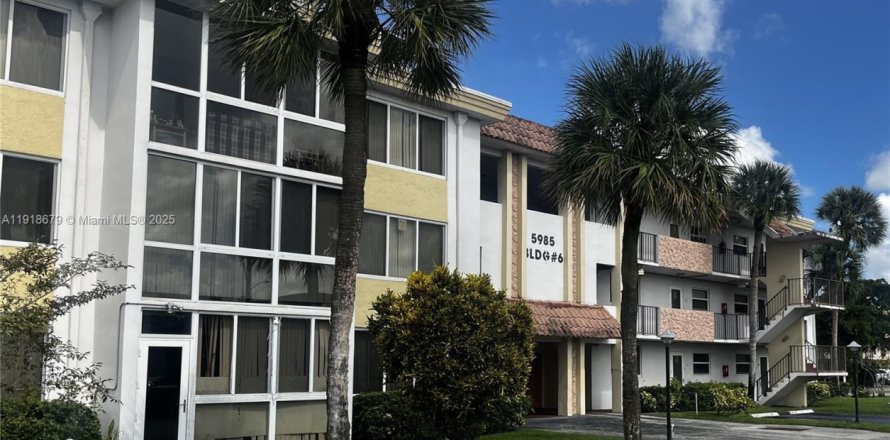 Кондоминиум с 2 спальнями в Санрайз, Флорида № 1973984