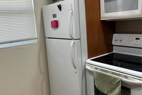 Купить кондоминиум в Санрайз, Флорида 2 спальни, 101.26м2, № 1973984 - фото 4