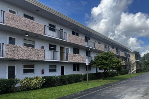 Купить кондоминиум в Санрайз, Флорида 2 спальни, 101.26м2, № 1973984 - фото 2