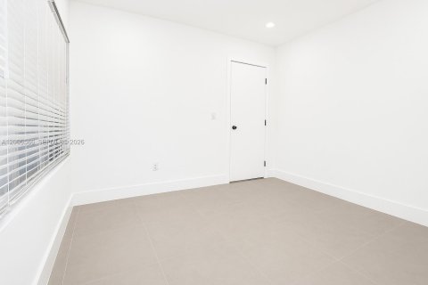 Apartamento en alquiler en Hollywood, Florida, 2 dormitorios, 55.74 m2 № 2071282 - foto 3