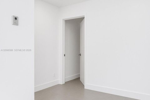 Apartamento en alquiler en Hollywood, Florida, 2 dormitorios, 55.74 m2 № 2071282 - foto 4