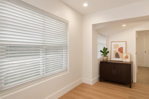 Apartamento en alquiler en Hollywood, Florida, 2 dormitorios, 55.74 m2 № 2071282 - foto 7