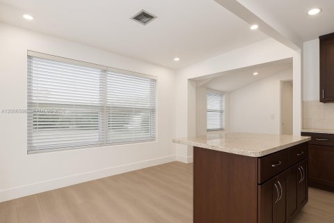 Apartamento en alquiler en Hollywood, Florida, 2 dormitorios, 55.74 m2 № 2071282 - foto 8