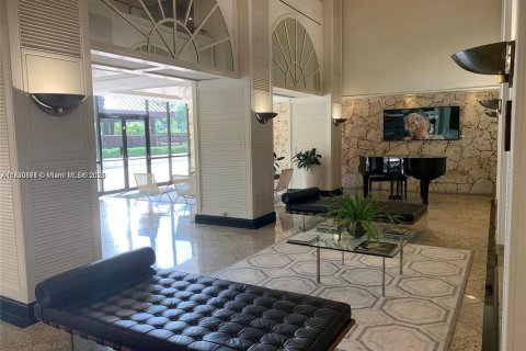 Condo in Miami, Florida, 2 bedrooms  № 1937525 - photo 14
