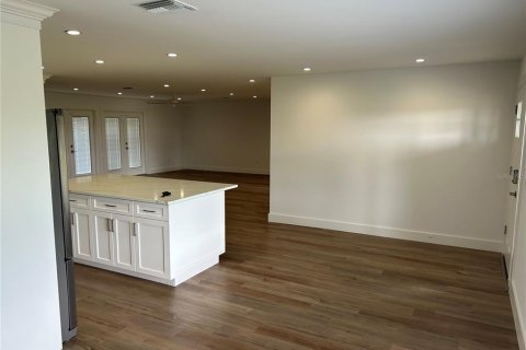 Villa ou maison à louer à Ocala, Floride: 4 chambres, 211.45 m2 № 2402864 - photo 10