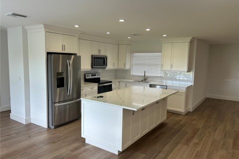 Villa ou maison à louer à Ocala, Floride: 4 chambres, 211.45 m2 № 2402864 - photo 9