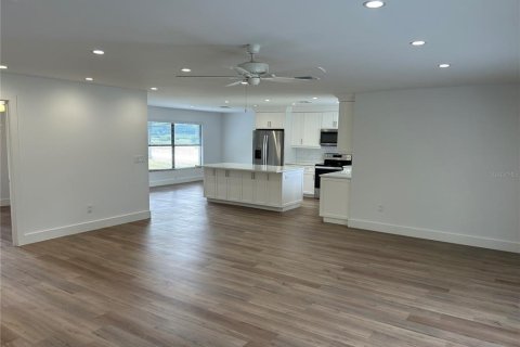 Villa ou maison à louer à Ocala, Floride: 4 chambres, 211.45 m2 № 2402864 - photo 4