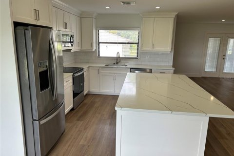 Villa ou maison à louer à Ocala, Floride: 4 chambres, 211.45 m2 № 2402864 - photo 7