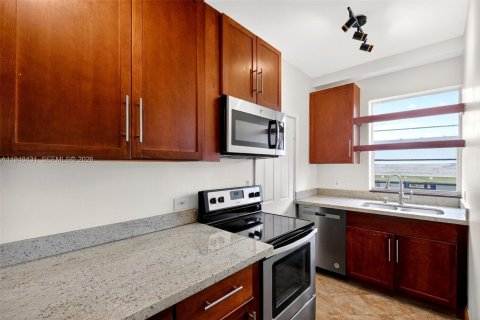 Condominio en alquiler en Miami Beach, Florida, 2 dormitorios, 69.68 m2 № 2008439 - foto 5