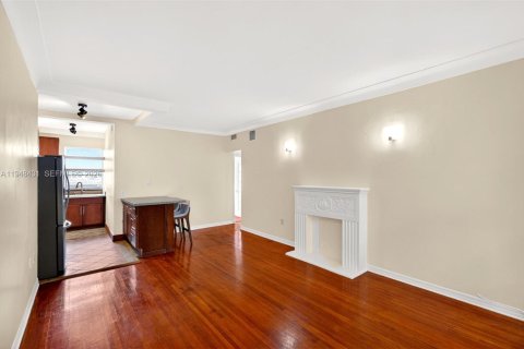 Condominio en alquiler en Miami Beach, Florida, 2 dormitorios, 69.68 m2 № 2008439 - foto 9