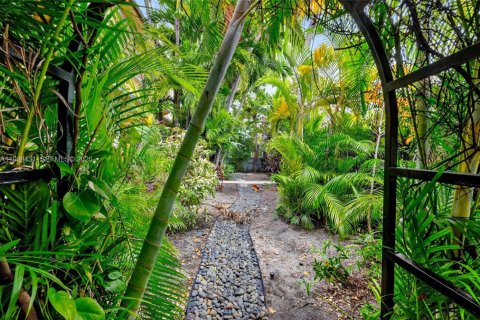 Condominio en Miami Beach, Florida, 2 dormitorios  № 2008439