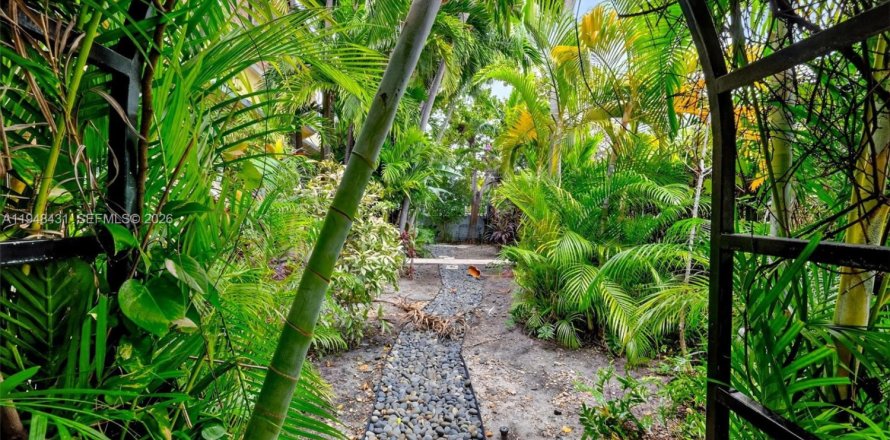 Condominio en Miami Beach, Florida, 2 dormitorios  № 2008439