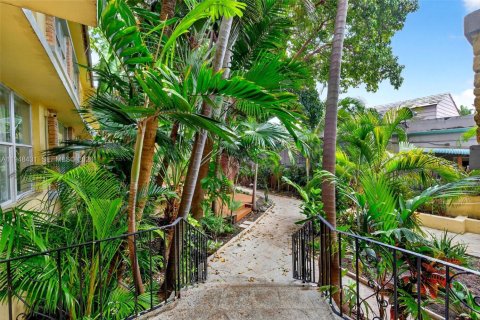 Condominio en alquiler en Miami Beach, Florida, 2 dormitorios, 69.68 m2 № 2008439 - foto 25