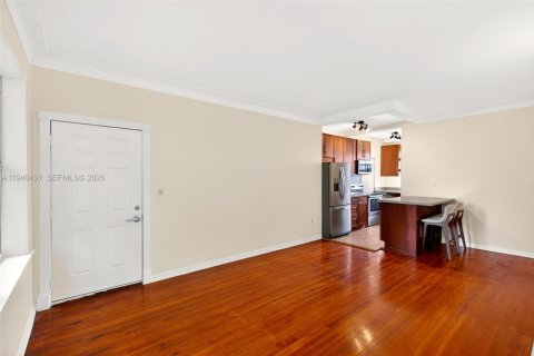 Condominio en alquiler en Miami Beach, Florida, 2 dormitorios, 69.68 m2 № 2008439 - foto 19