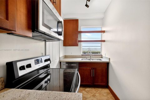 Condominio en alquiler en Miami Beach, Florida, 2 dormitorios, 69.68 m2 № 2008439 - foto 6