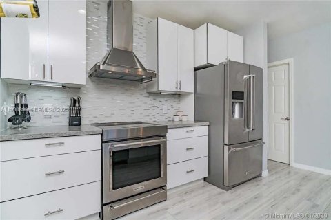 House in North Miami Beach, Florida 3 bedrooms, 149.11 sq.m. № 1992178 - photo 9