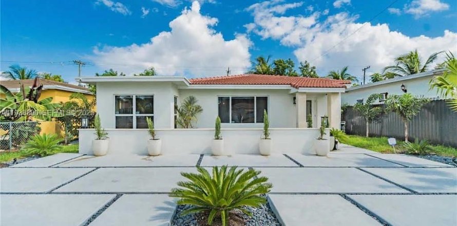 House in North Miami Beach, Florida 3 bedrooms, 149.11 sq.m. № 1992178