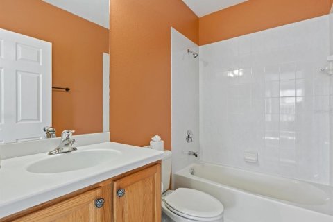 House in Palmetto, Florida 3 bedrooms, 243.68 sq.m. № 2429254 - photo 8
