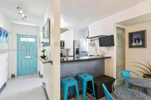 Copropriété à vendre à Miami, Floride: 2 chambres, 111.48 m2 № 2010956 - photo 2