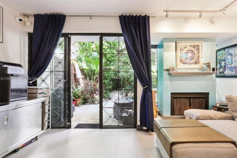 Copropriété à vendre à Miami, Floride: 2 chambres, 111.48 m2 № 2010956 - photo 9