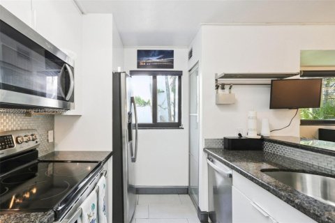 Copropriété à vendre à Miami, Floride: 2 chambres, 111.48 m2 № 2010956 - photo 4
