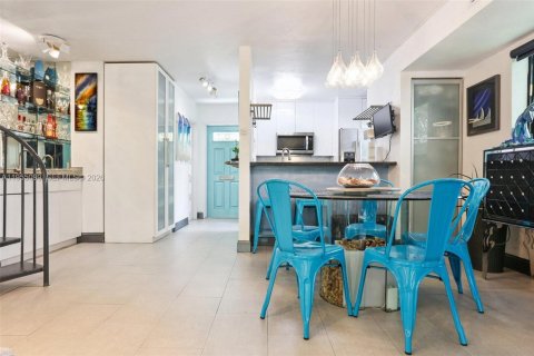 Copropriété à vendre à Miami, Floride: 2 chambres, 111.48 m2 № 2010956 - photo 7