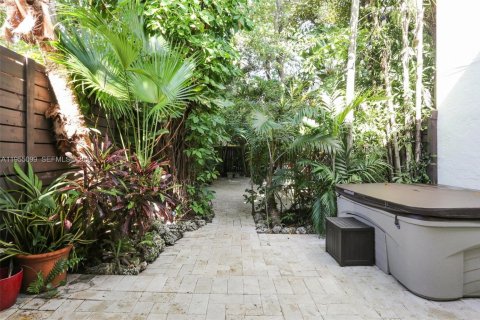 Copropriété à vendre à Miami, Floride: 2 chambres, 111.48 m2 № 2010956 - photo 14