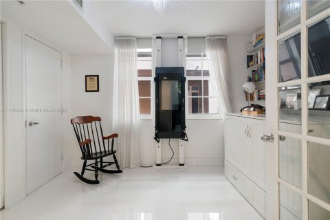 Touwnhouse à vendre à Miami, Floride: 2 chambres, 148.18 m2 № 1691508 - photo 13