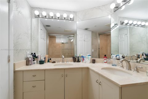 Touwnhouse à vendre à Miami, Floride: 2 chambres, 148.18 m2 № 1691508 - photo 14